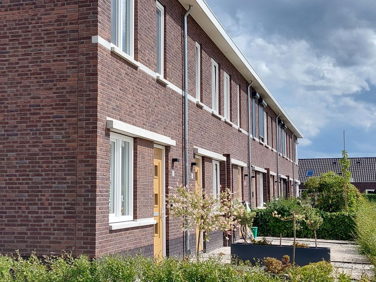 De ruimere huurwoningen met twee woonlagen en kap zijn bedoeld voor drie- of meerpersoonshuishoudens