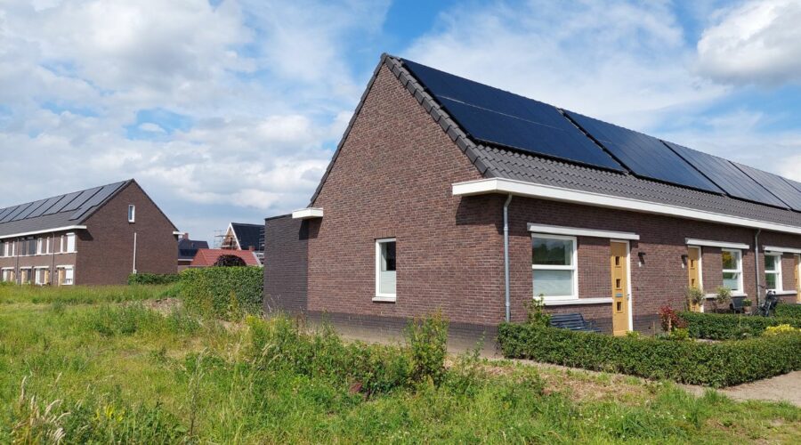 De levensloopwoningen hebben een slaapkamer en badkamer op de begane grond, zodat je hier gelijkvloers kan wonen