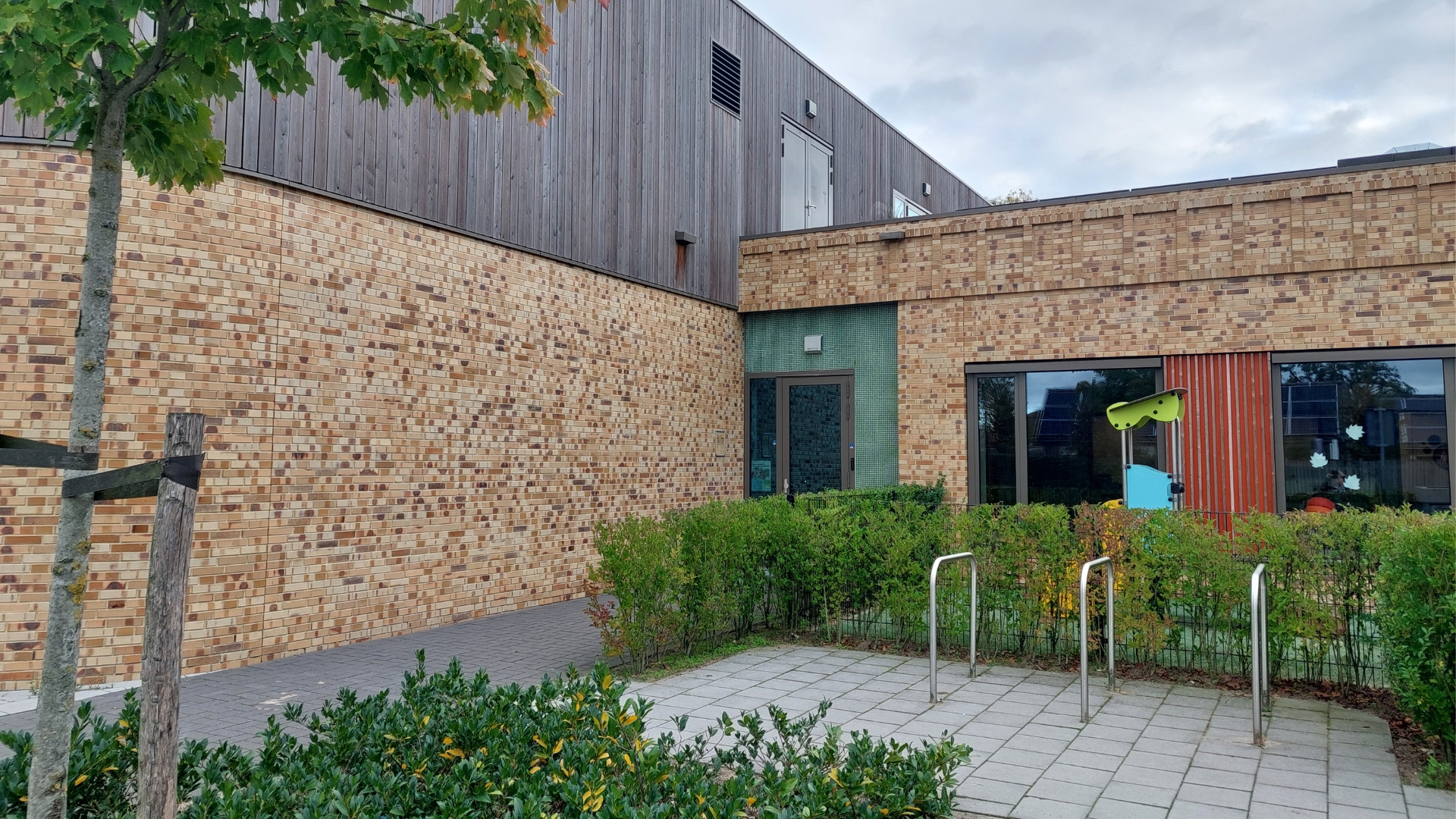 Een gymzaal maakt onderdeel uit van het gebouw