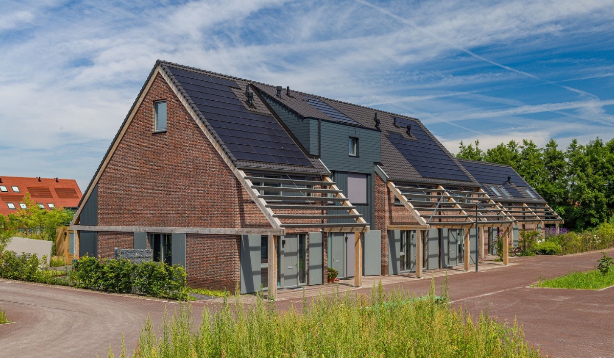 De ingebouwde zonnepanelen gaan op in het geheel