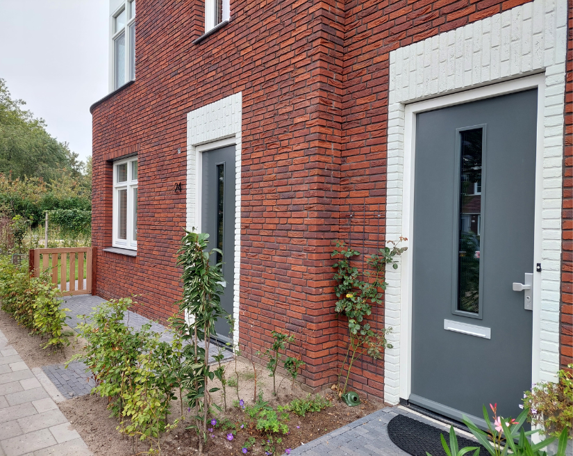 Rode baksteen met witte accenten
