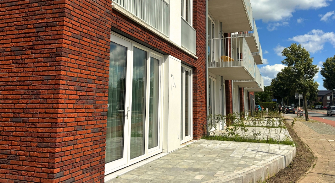 Op de begane grond beschikken de appartementen over een fijn terras