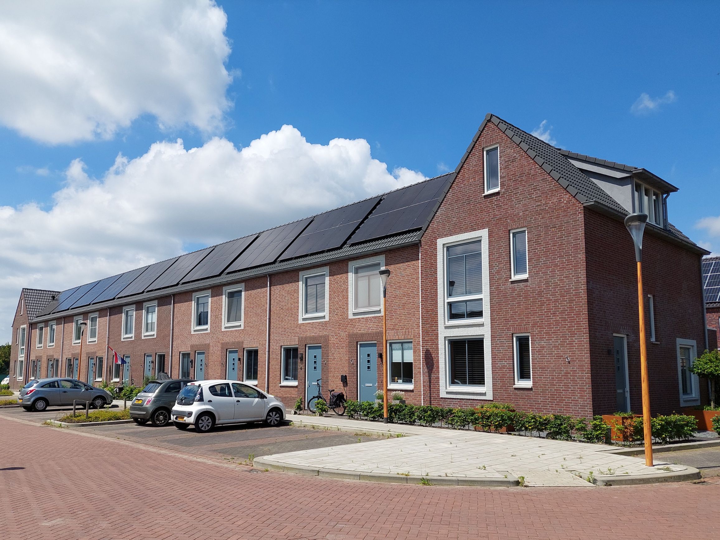 De twee hoekwoningen en tien tussenwoningen staan in uitbreidingswijk de Run in Boekel