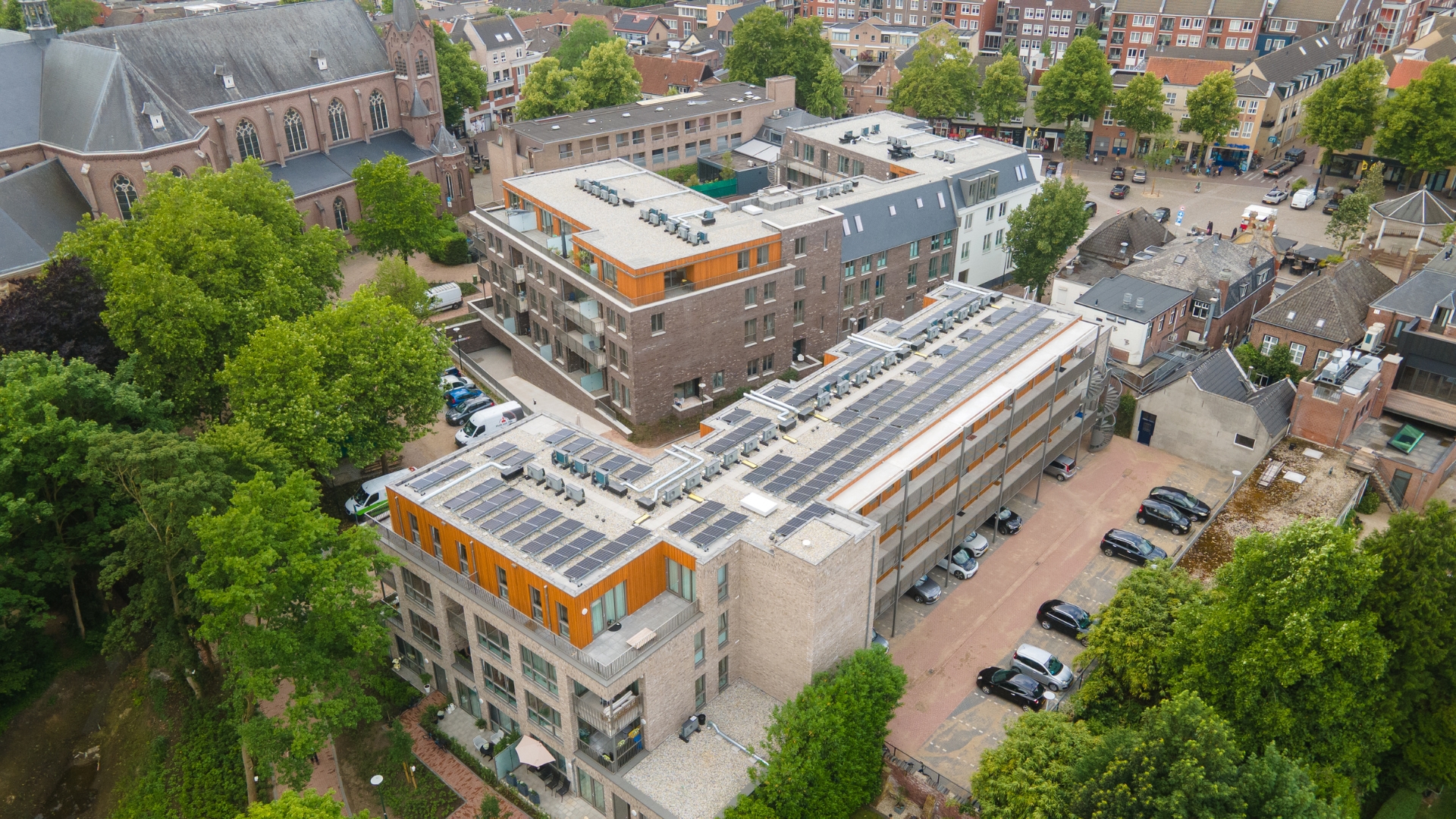 De nieuwbouw gezien vanaf de Dommelzijde