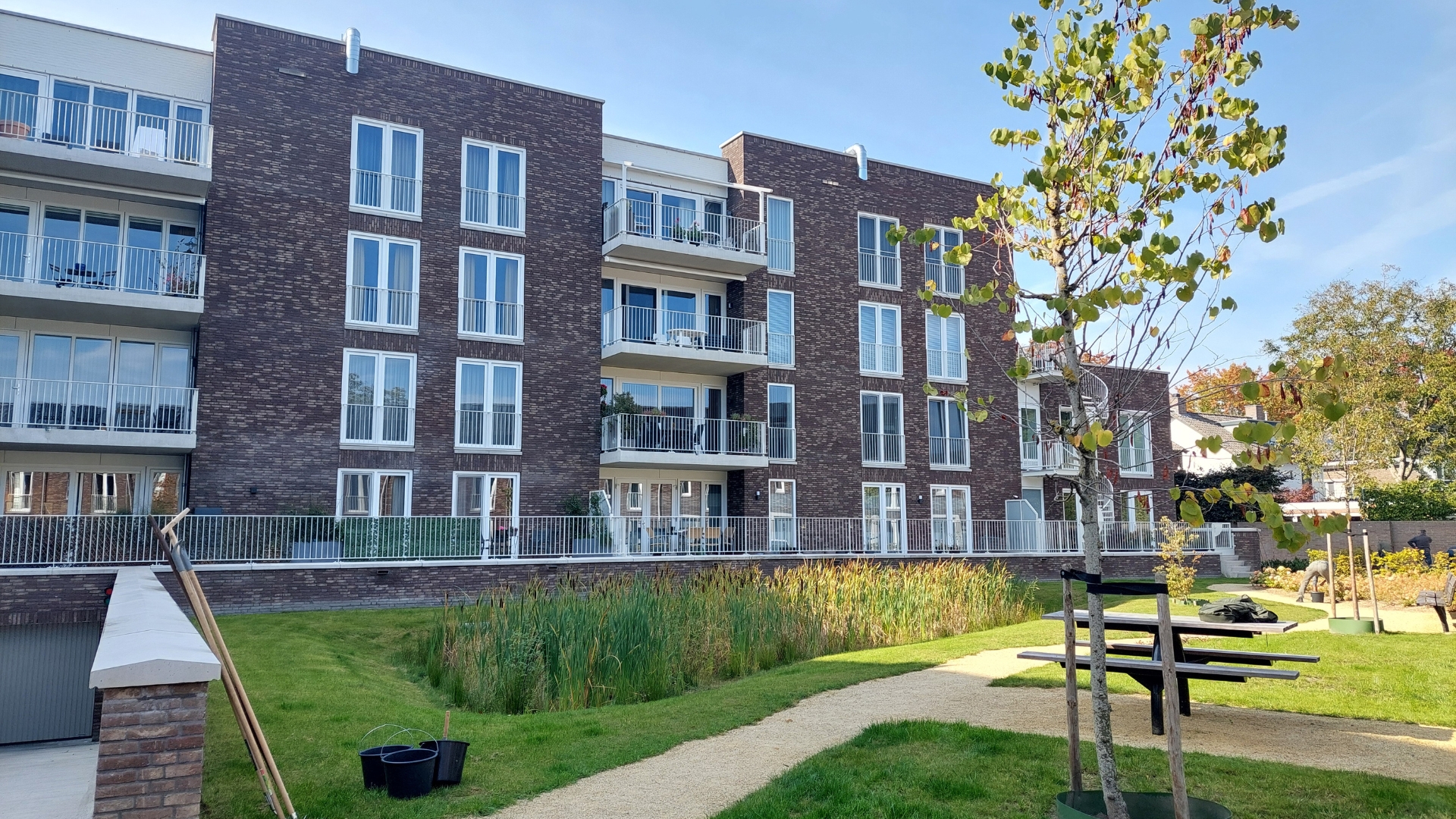 Een groen parkje vormt het middelpunt van de nieuwbouw