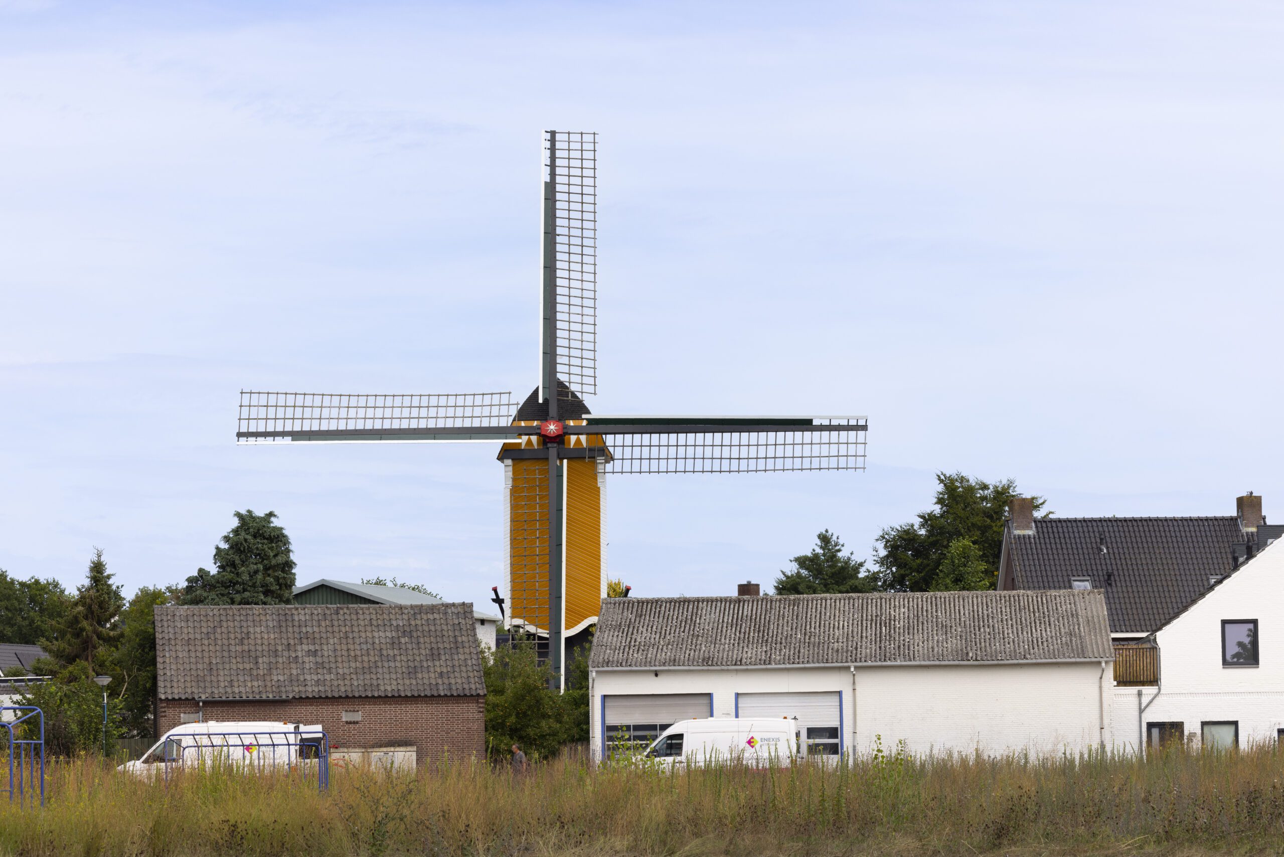 Deze molen torent boven Boekel uit