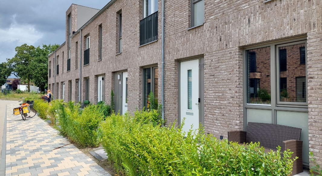Details in het metselwerk geven de nieuwbouw variatie