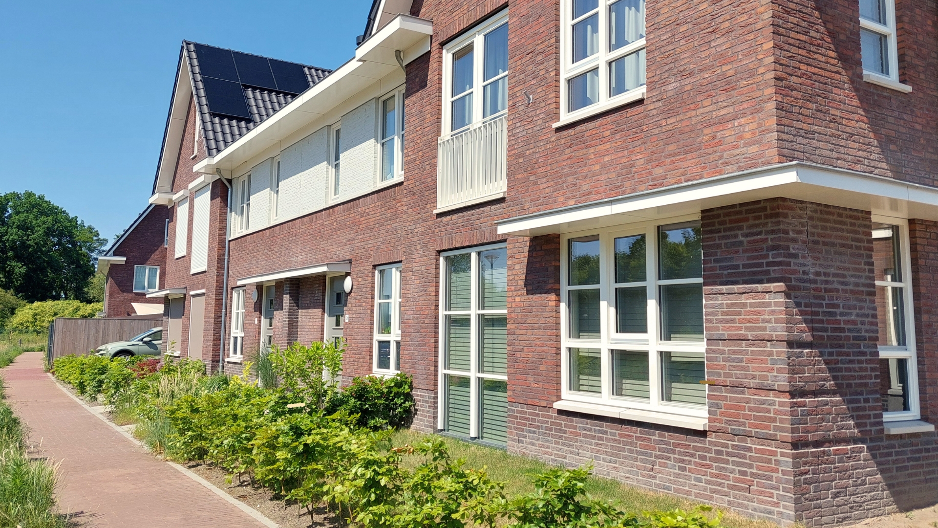 De nieuwbouwwoningen combineren eenheid met eigenheid