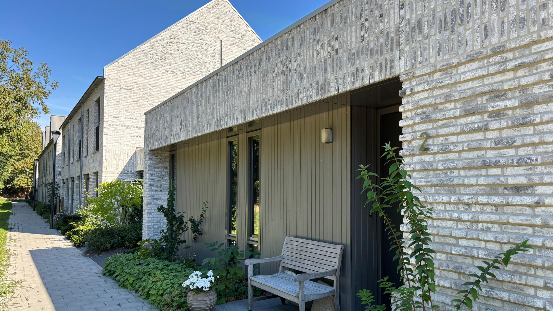 Dit nieuwbouwproject biedt een combinatie van bungalows, rijwoningen en tweekappers