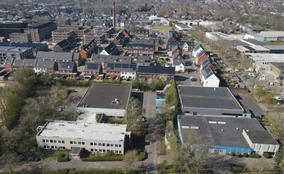 Het plan is om dit deels braakliggende terrein met verouderde panden om te vormen tot aantrekkelijke schakel tussen wonen en werken, tussen het KVL-terrein en het centrum.