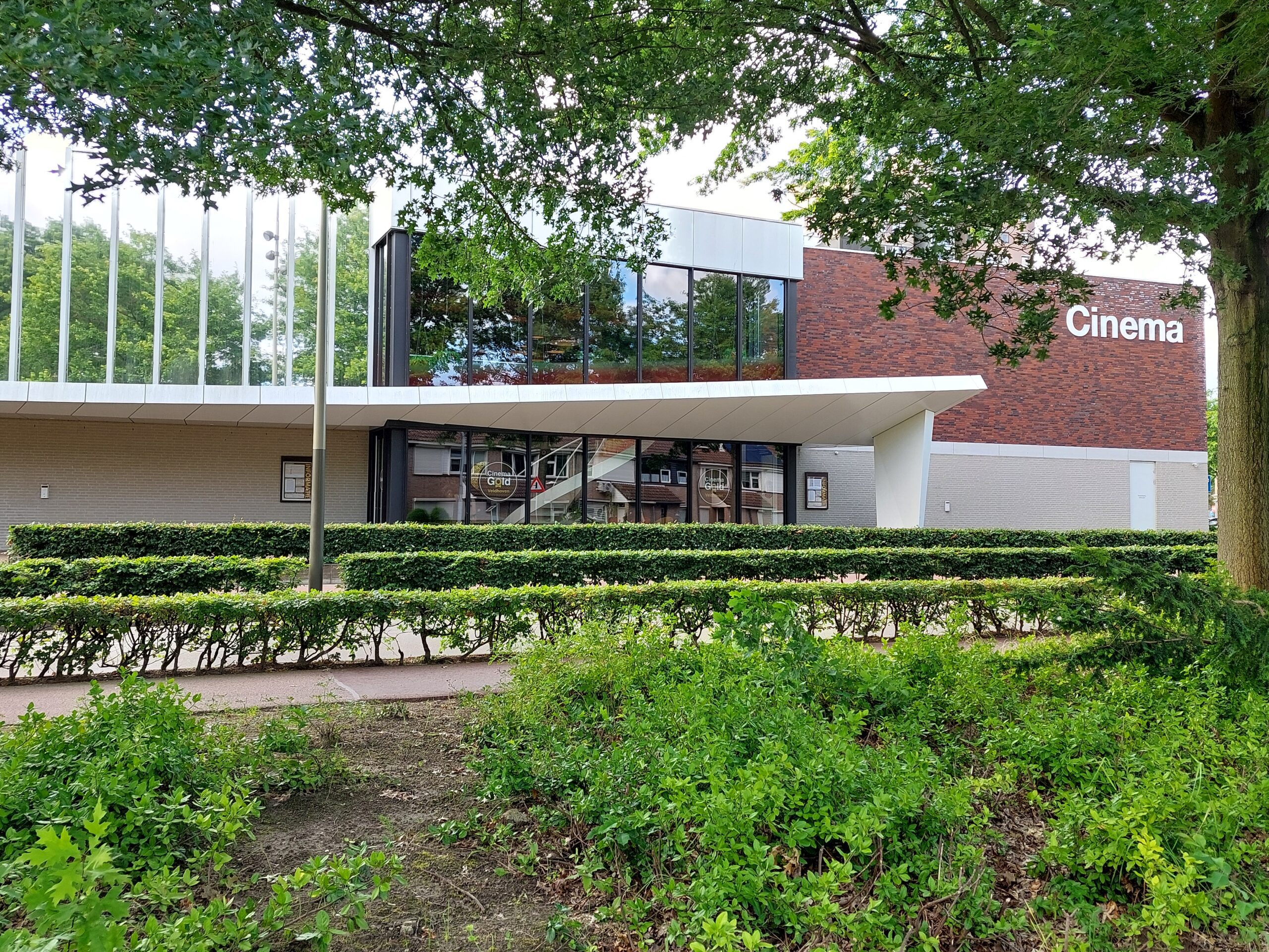 Fijn wonen in Veldhoven met veel voorzieningen, waaronder een bioscoop
