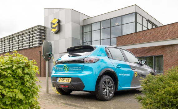 hoofdkantoor Sint-Oedenrode zelfvoorzienend duurzaam bedrijfspand elektrisch rijden