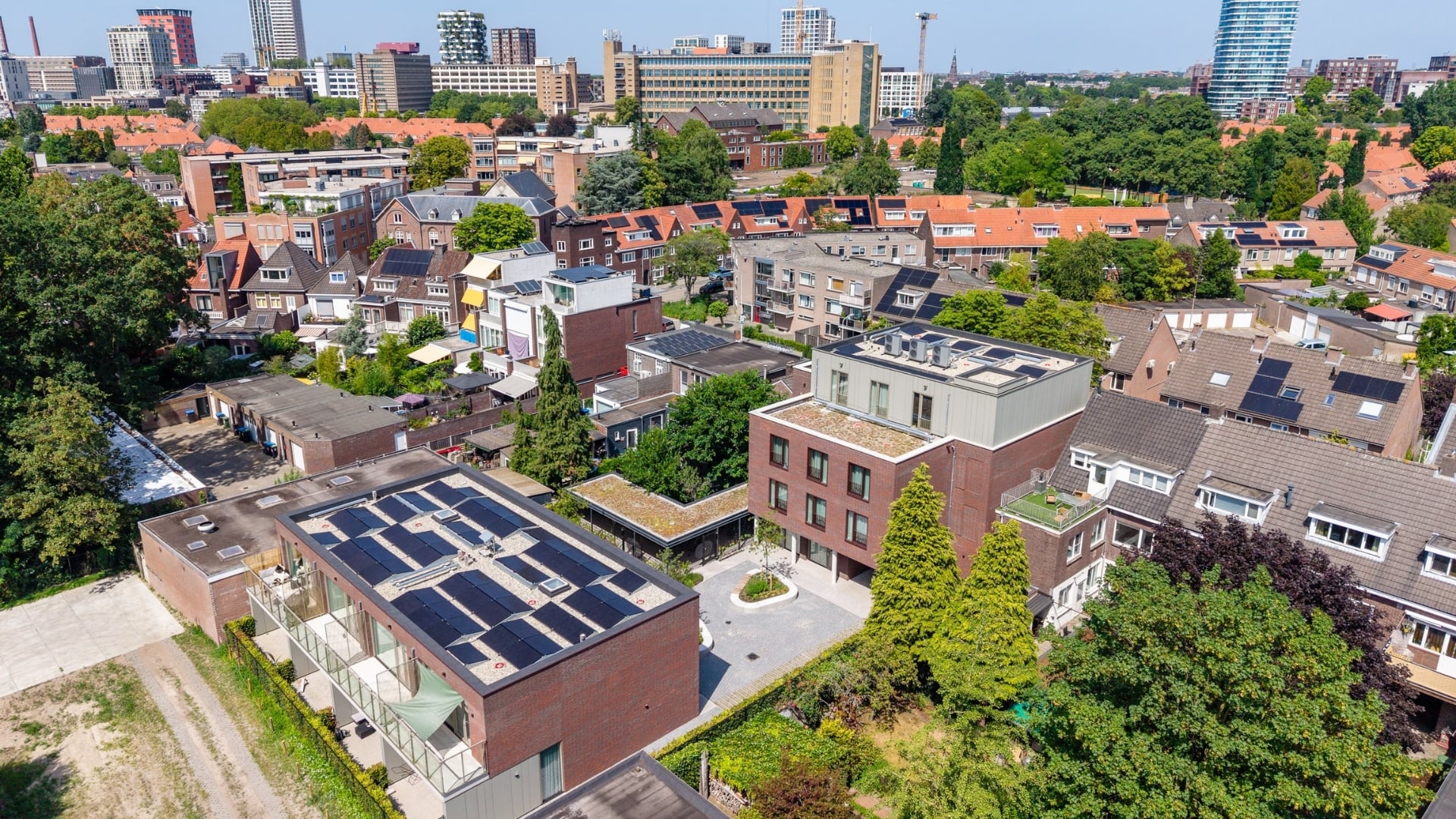 De twee appartementengebouwen van nieuwbouwproject Kerckewoud staan nabij het centrum van Eindhoven