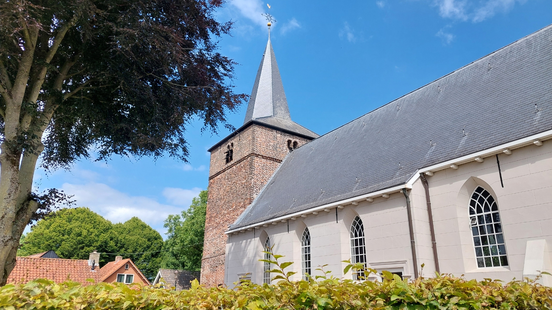 De Hervormde kerk stamt deels uit 1100