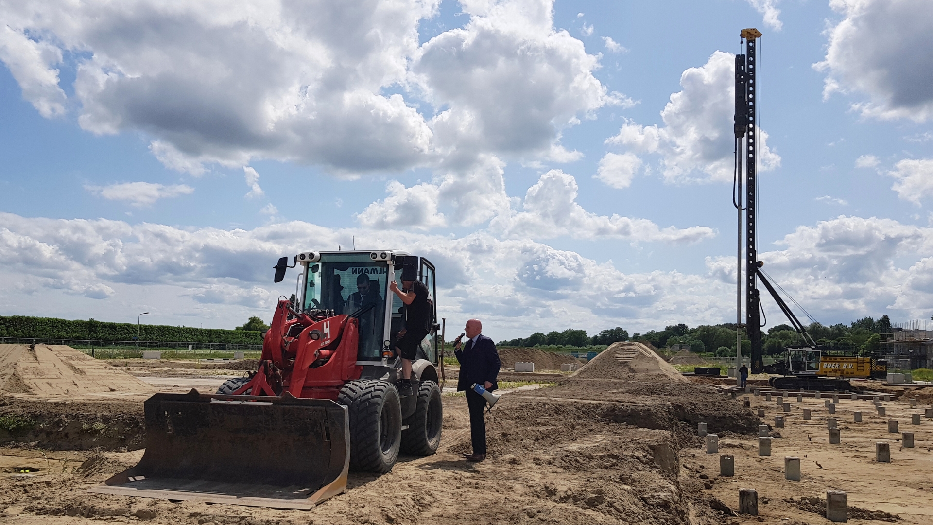 Een graafmachine markeerde de start van de bouw