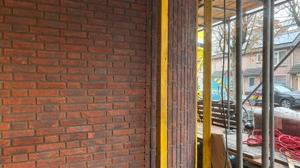 Ronding en verticaal metselwerk in de gevel