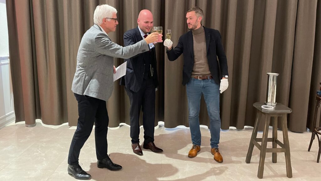 Een proost op een voorspoedige bouw