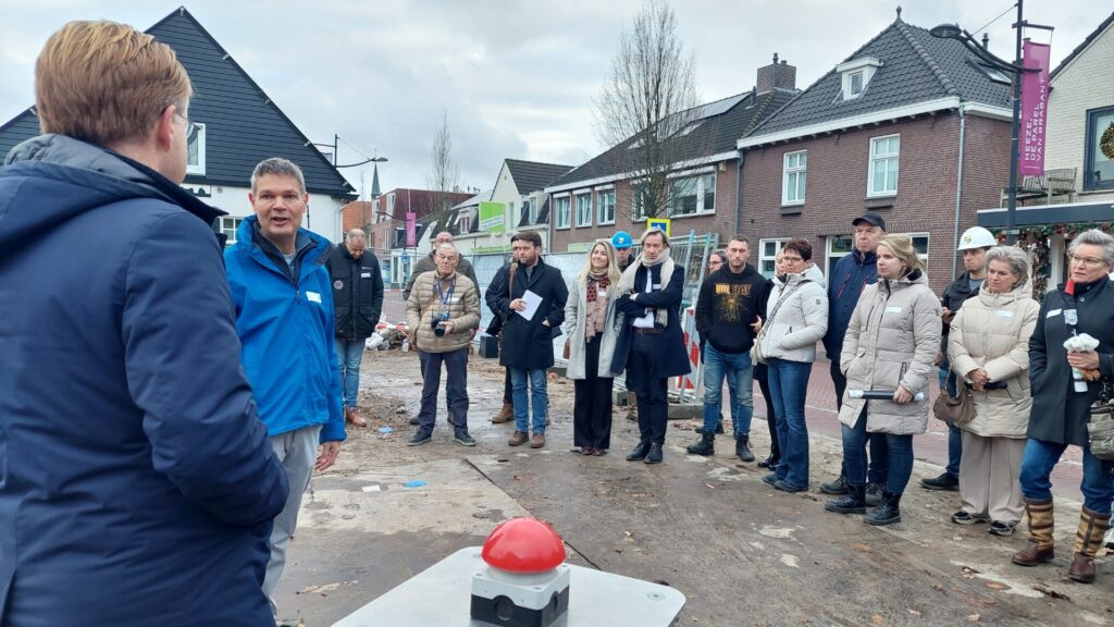 Samen met toekomstige bewoners en projectbetrokkenen, waaronder wethouder Robert Groenewoud, vierden we de start bouw van 't Laar