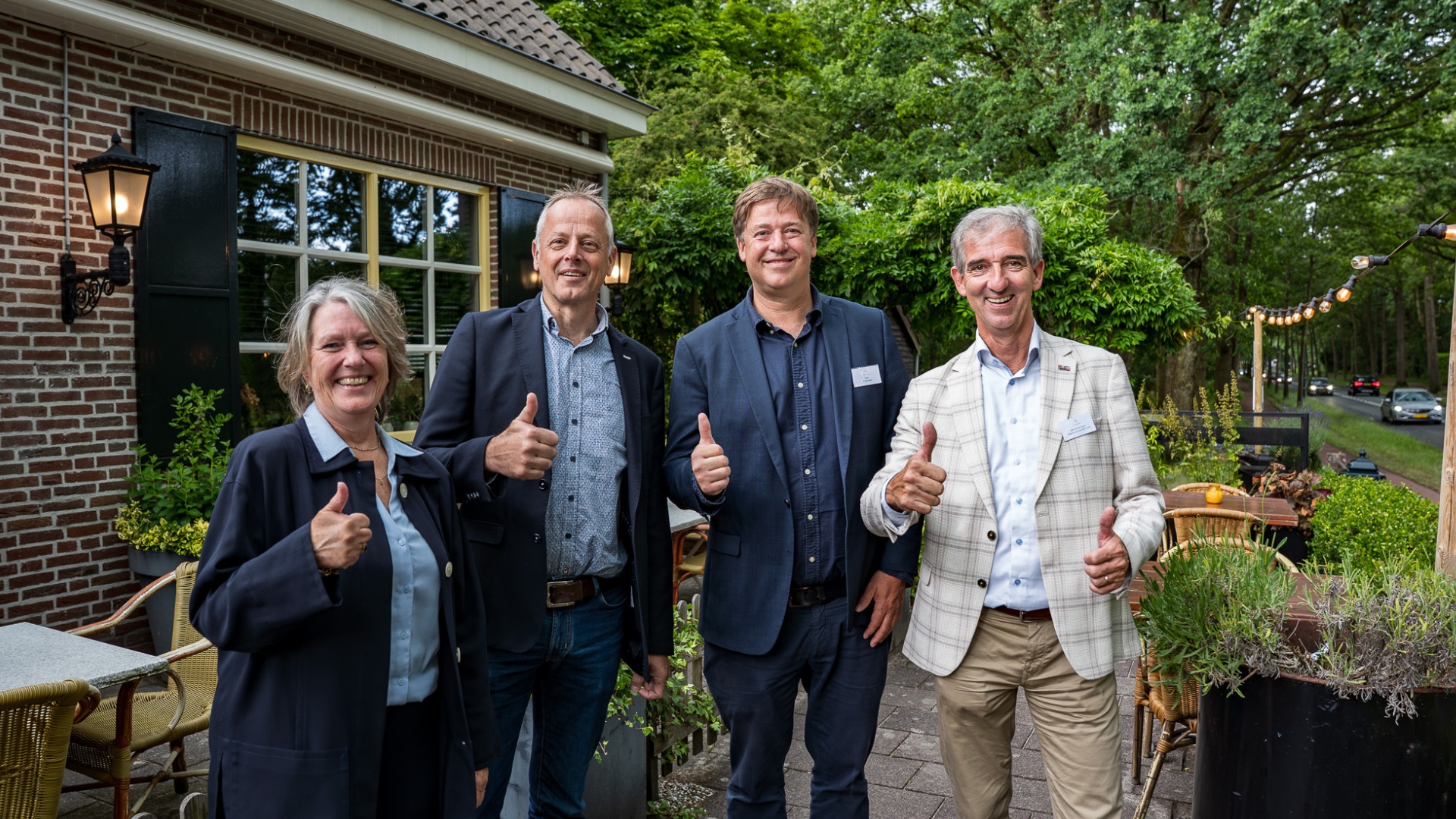 Projectbetrokkenen Kloostergoed Theresia Vught, vlnr wethouder Yvonne Vos, Koos Pijnenburg (Bouwbedrijf van Stiphout), Chris Jetten (BPD) en wethouder Jos den Otter