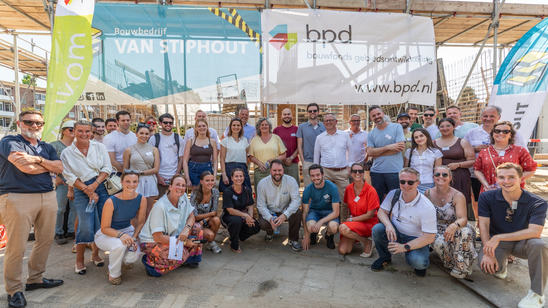 Groepsfoto viering start bouw The Green Eindhoven